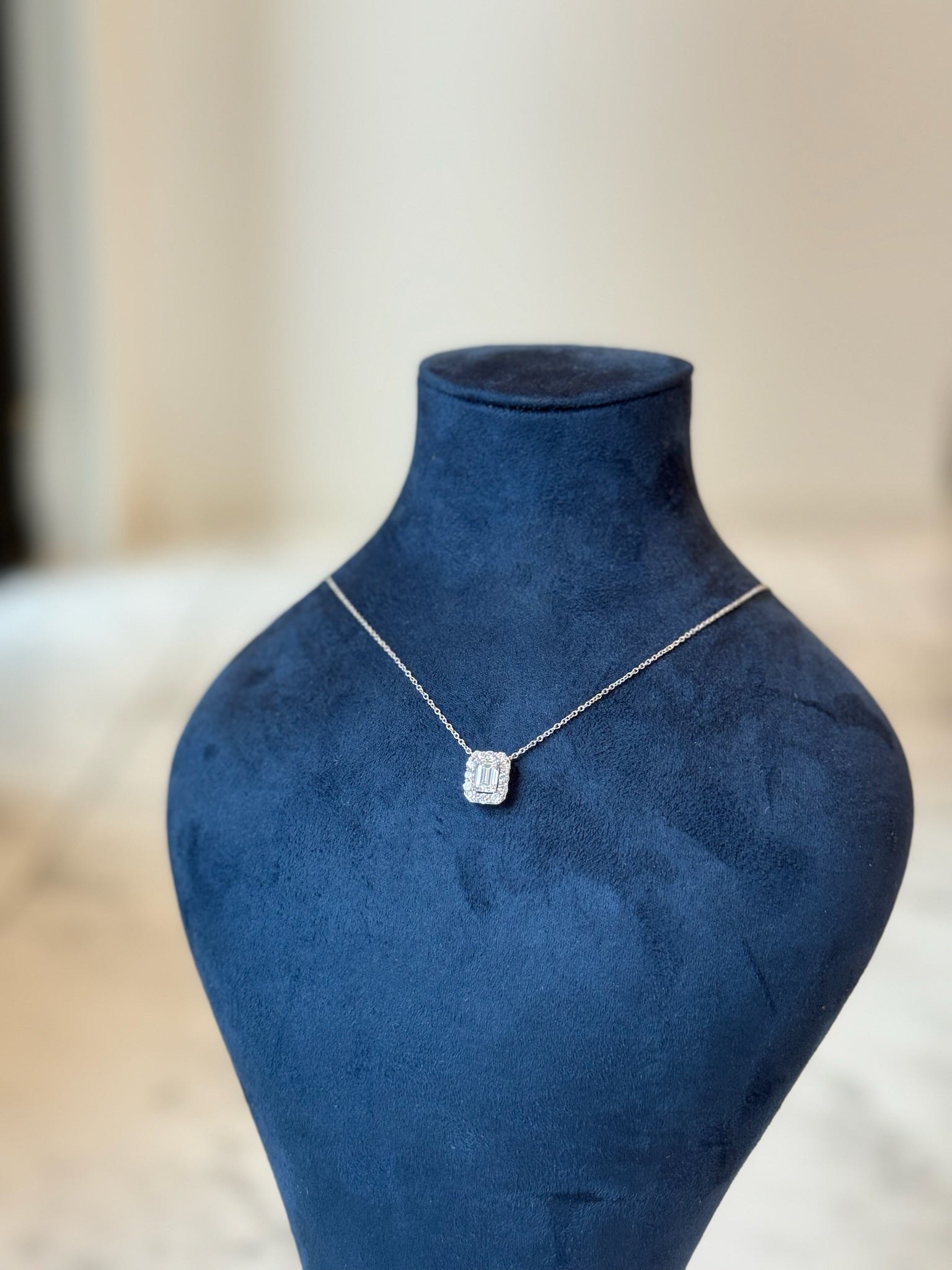 Emeraldcut Halo Necklace