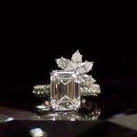 VALMORÉ Emerald Cluster Ring