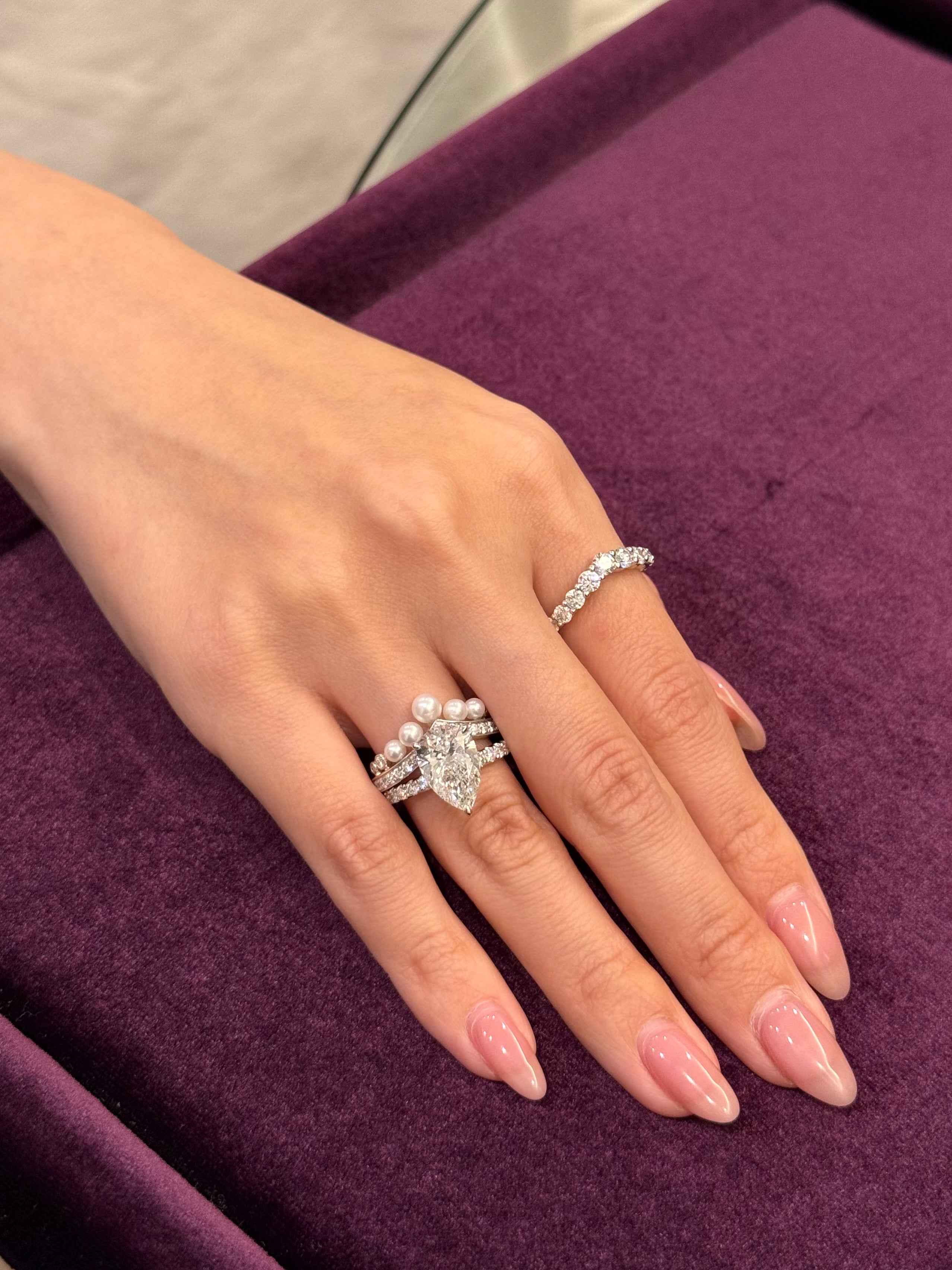 V-Line Full Band Ring