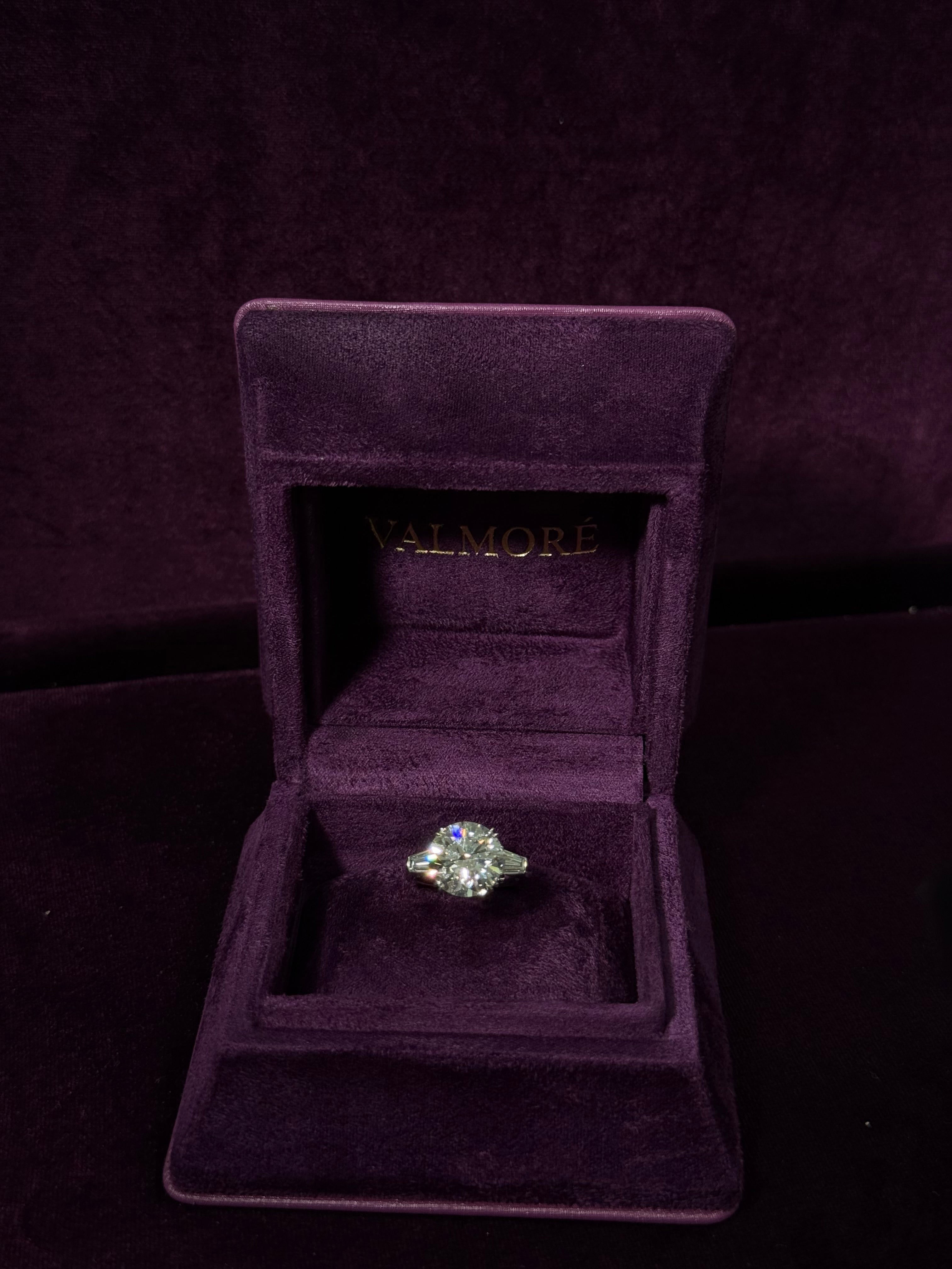 Round Diamond Ring (with Tapered Baguette)