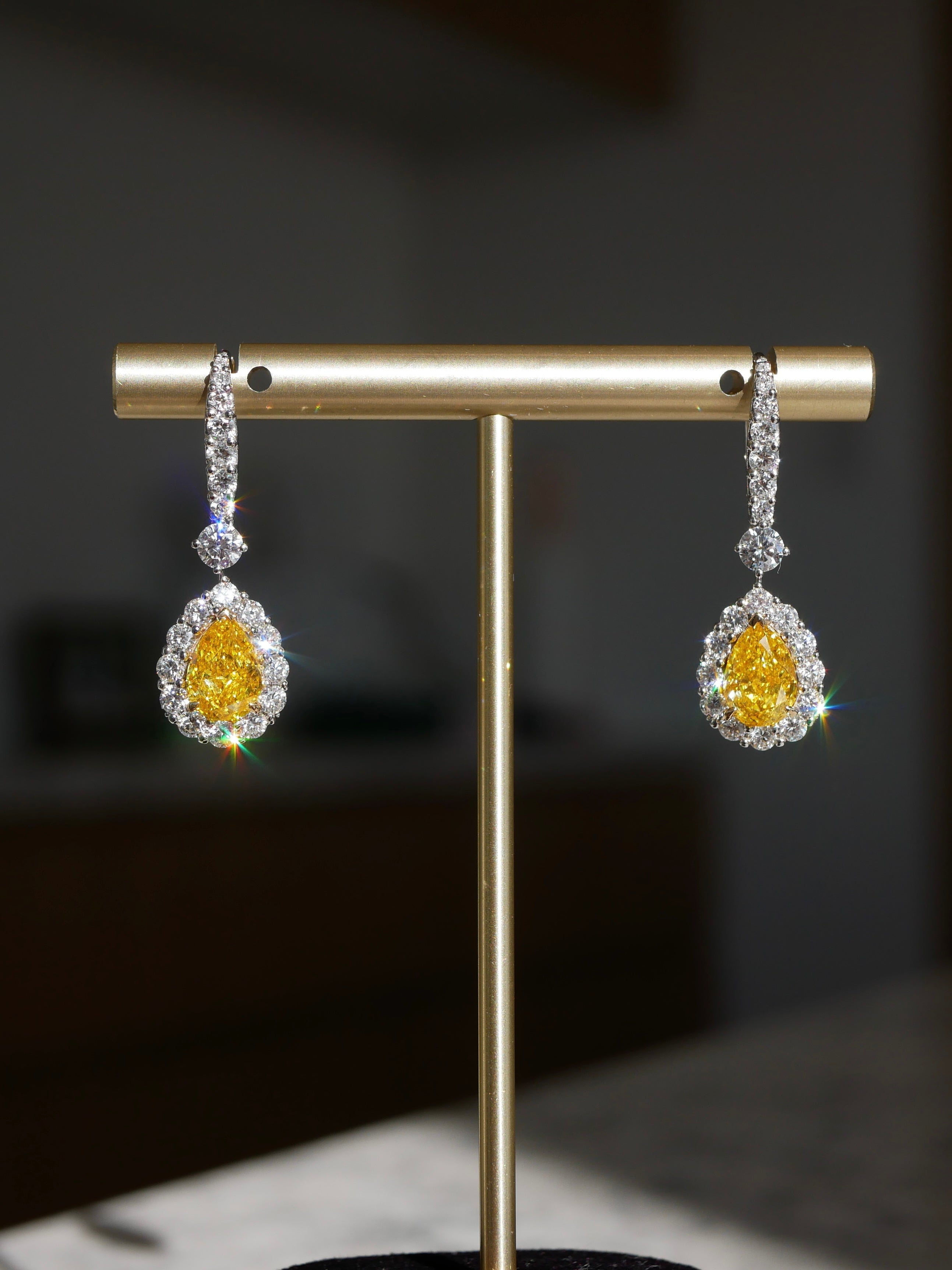 Pearshape Halo Drop Earrings/Yellow