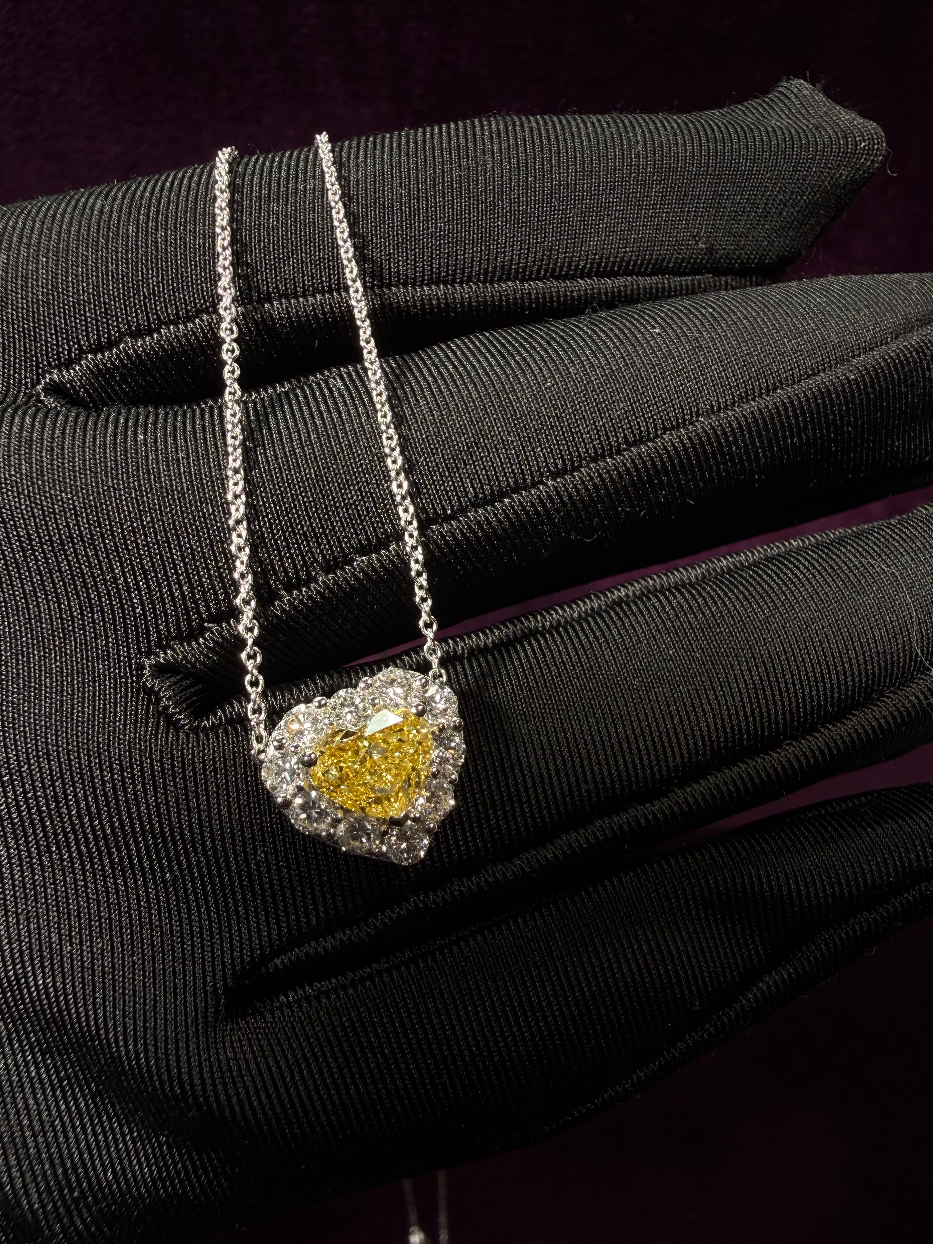 Heartshape Halo Necklace/Yellow
