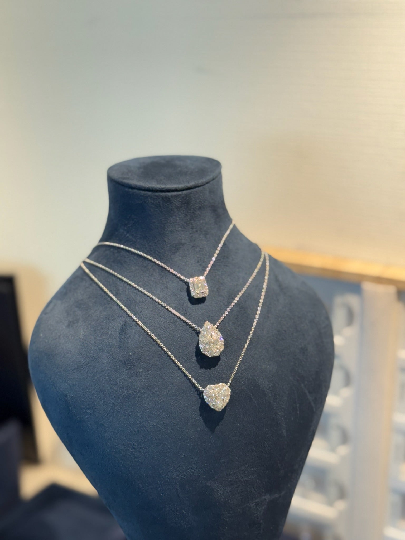 Emeraldcut Halo Necklace