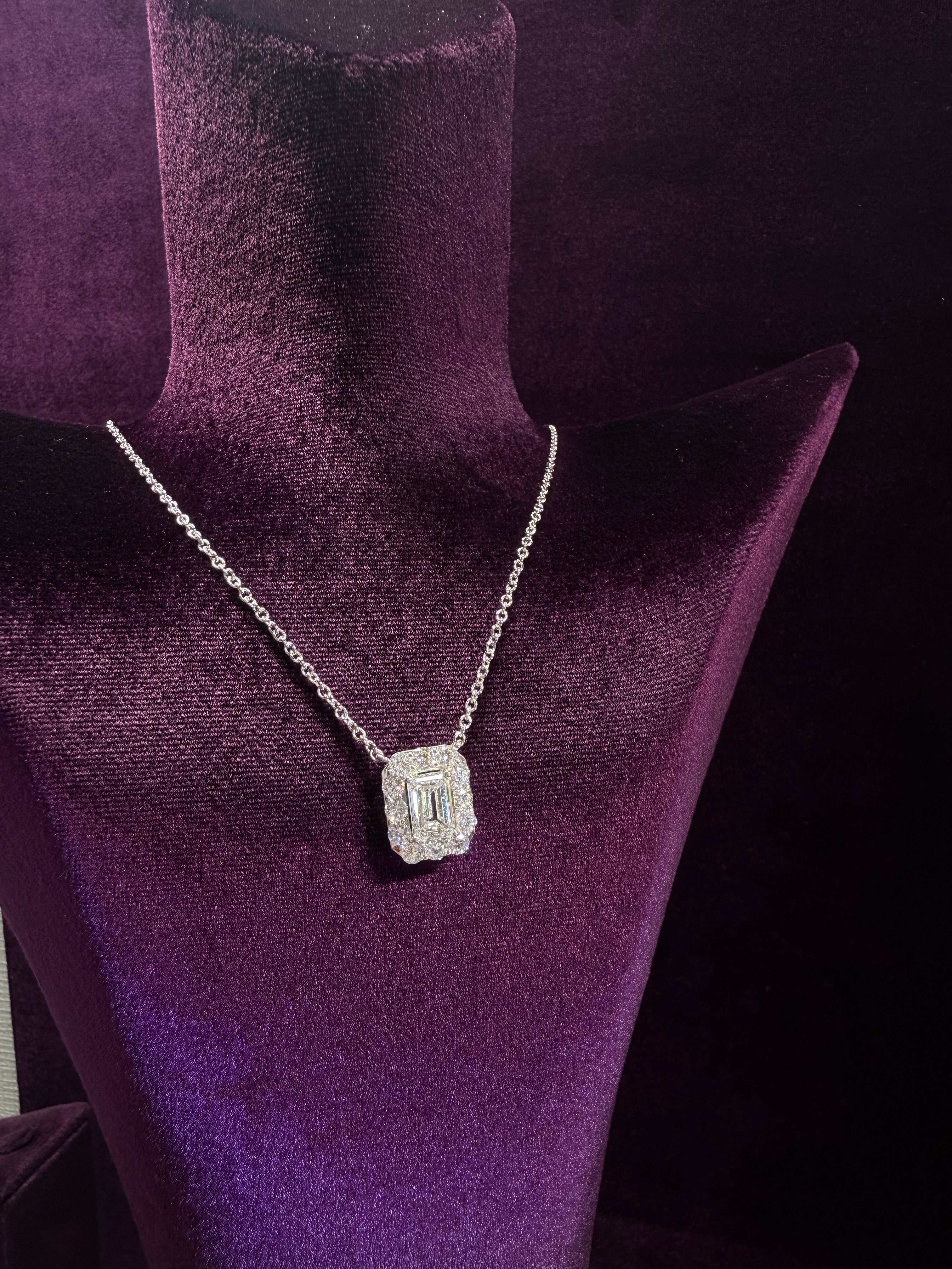 Emeraldcut Halo Necklace