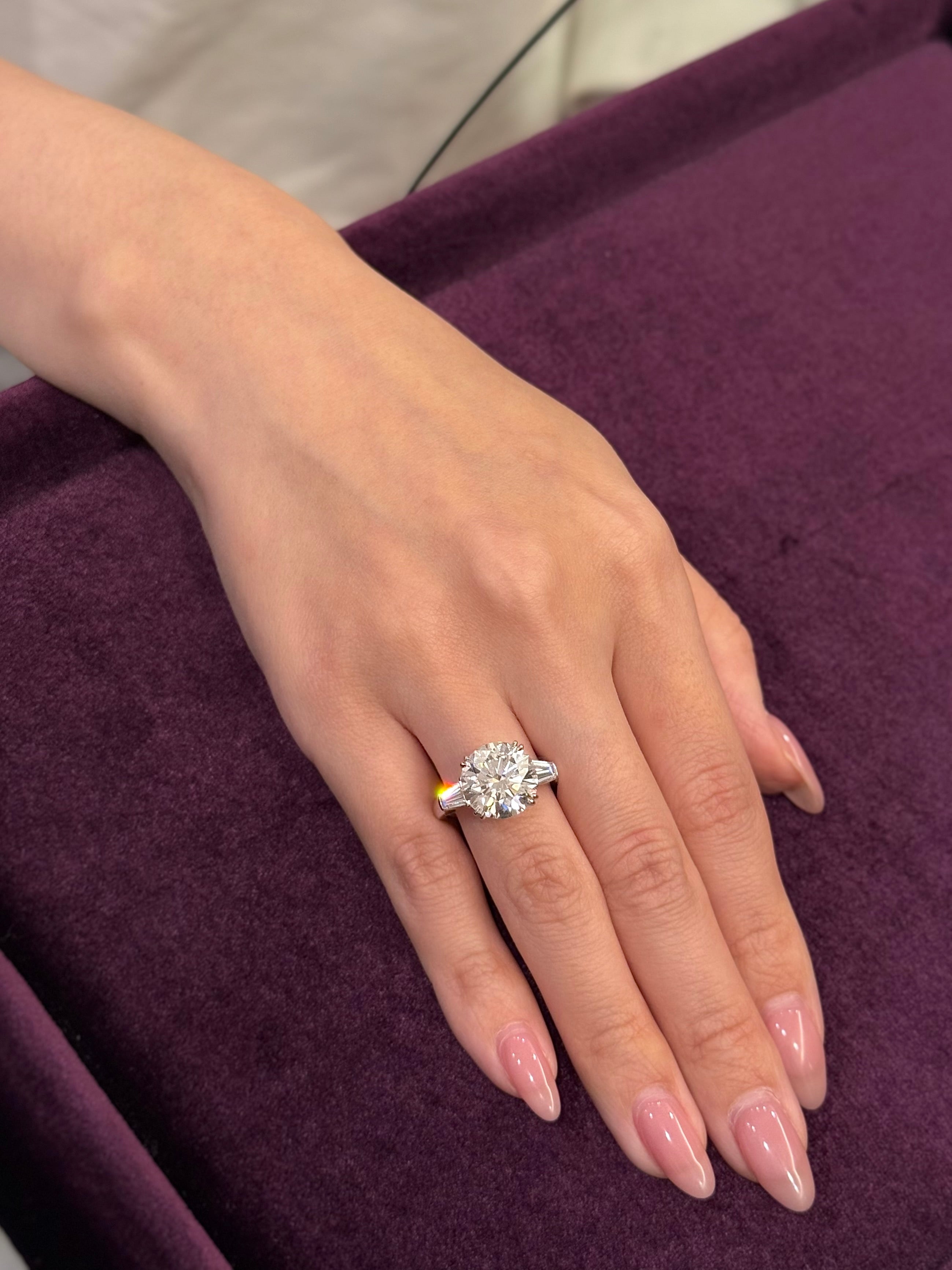 Round Diamond Ring (with Tapered Baguette)