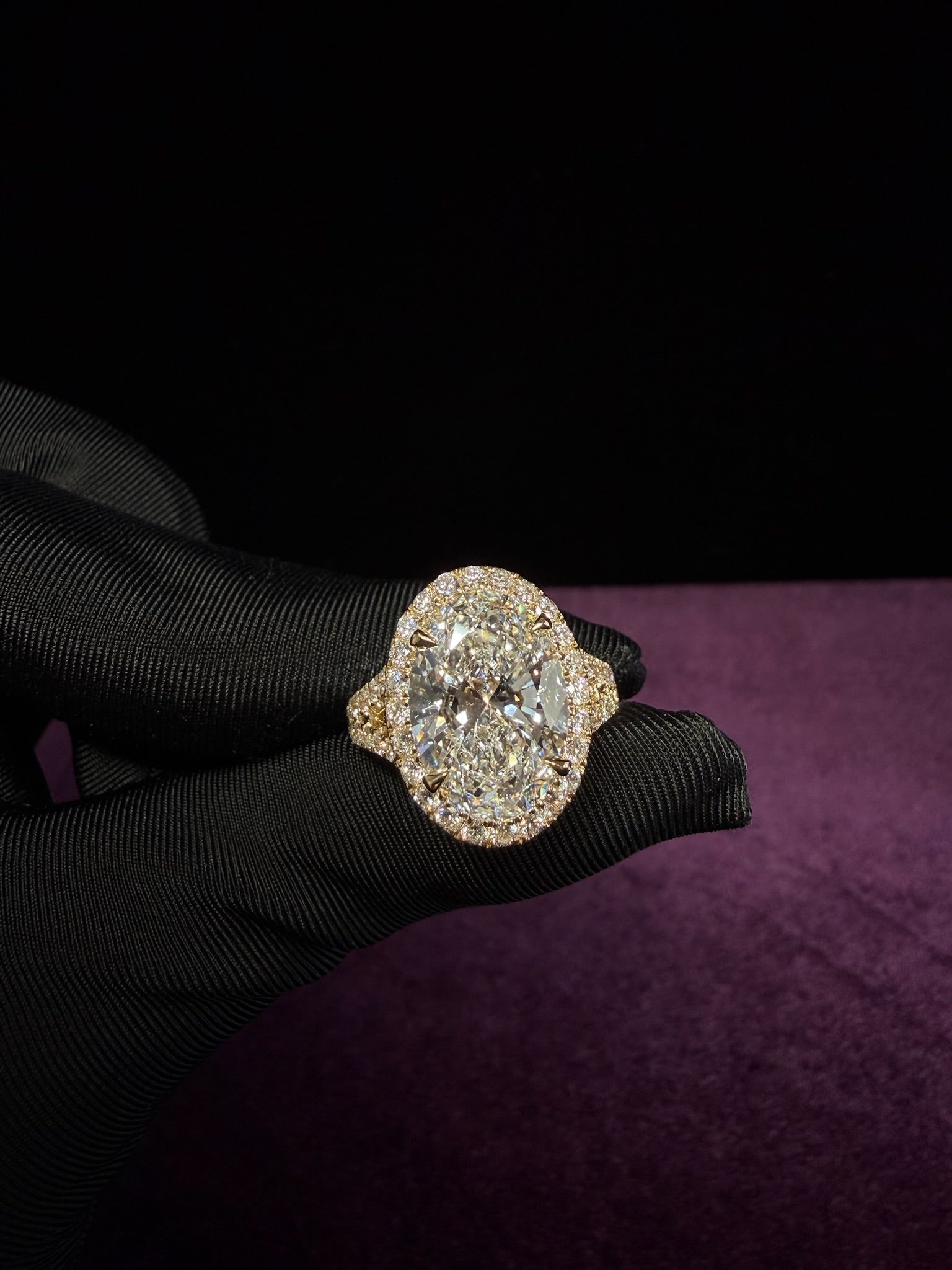 Ovalcut Fullpave Halo Varm Ring