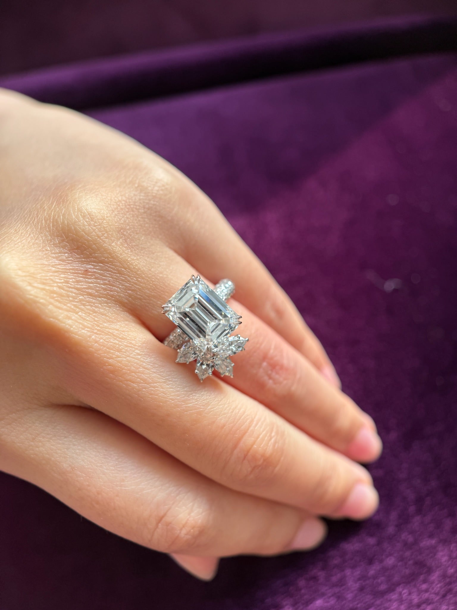 VALMORÉ Emerald Cluster Ring