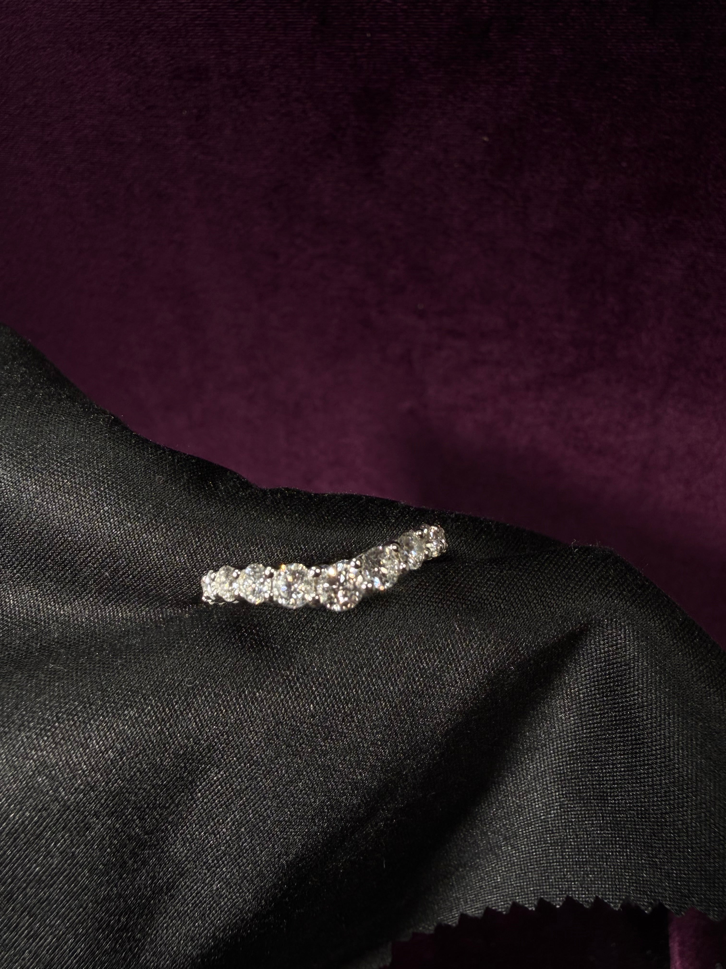 V-Line Full Band Ring